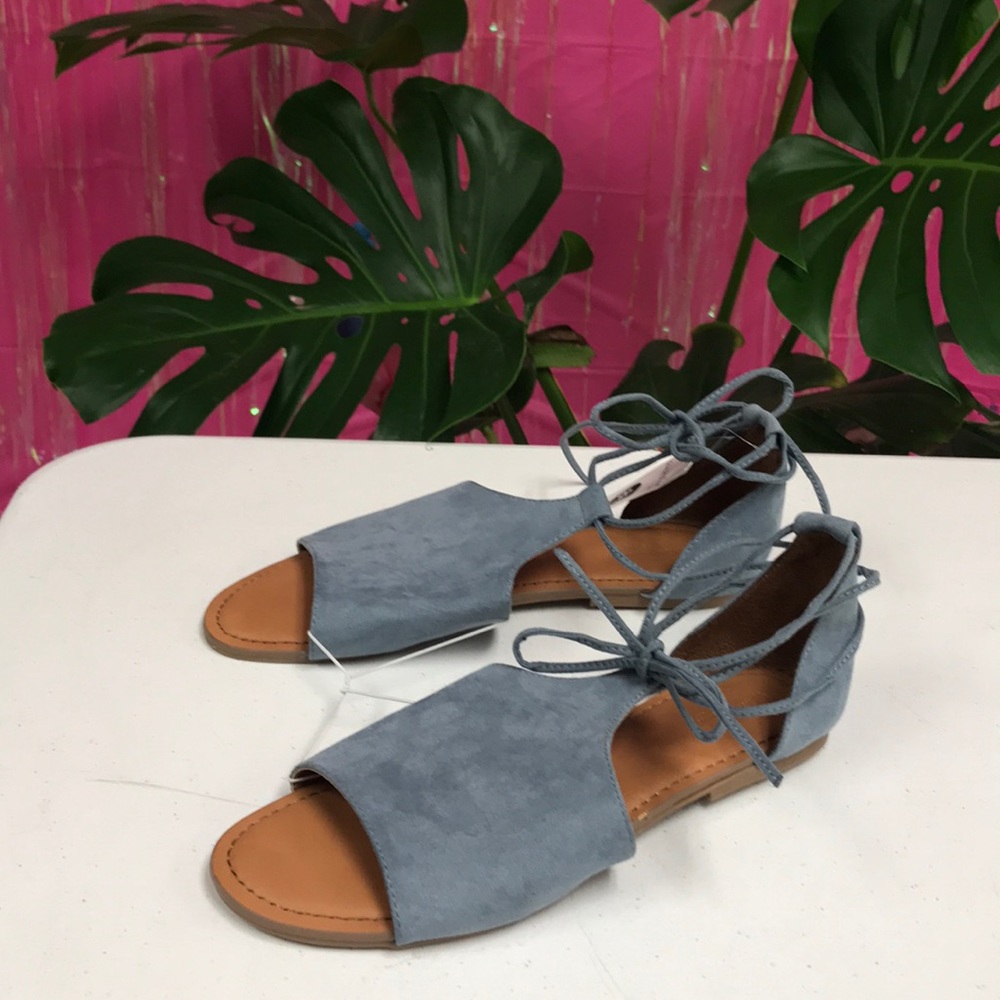 NWT blue Aileen sandals by Universal Threads